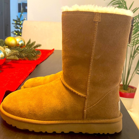 UGG Shoes - UGG womens size 7
